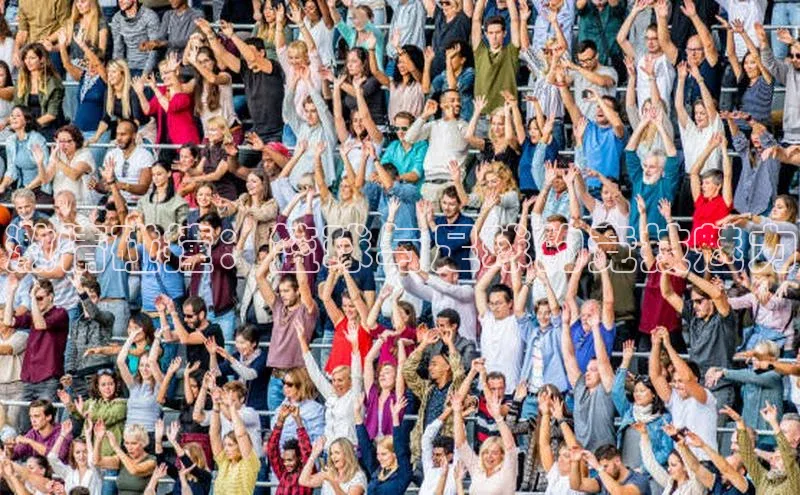 激情碰撞：篮球与足球的竞技魅力